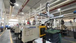 Taller de moldeo por inyección de componentes para equipaje