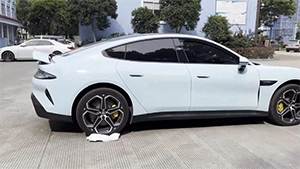 Prueba de durabilidad de la carcasa de la maleta