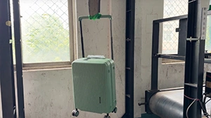 Prueba del sistema de asa de la maleta