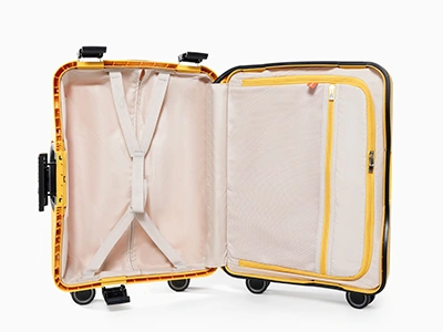 Incorpora un revestimiento interior estructurado para mayor protección y organización.