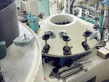 Taller de accesorios (Asas telescópicas y fijas, ruedas)