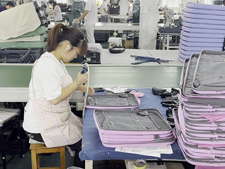 Taller de accesorios (Asas telescópicas y fijas, ruedas)